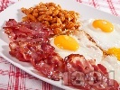 Рецепта Класическа (оригинална) английска закуска с пържени яйца, бекон и боб